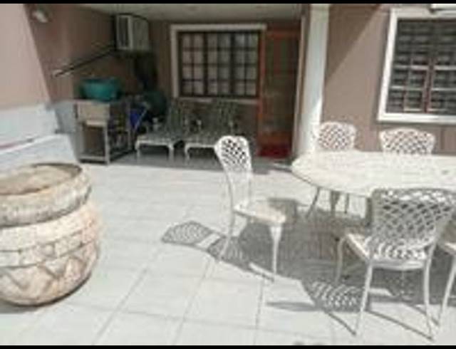 2 BEDROOM TOWNHOUSE FOR SALE IN PEACEHAVEN